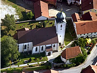 Kirche St. Blasius in Kellberg mit altem Friedhof